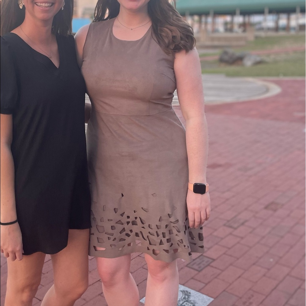🎉HP🎉 Elie Tahari Coffee Brown Suede Laser Cut Dress - size 14 - Picture 4 of 14